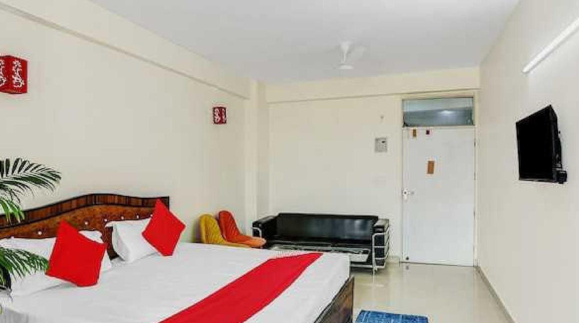 Hotel O Krishna Orchid Near Noida Sector 81 Metro Station מראה חיצוני תמונה