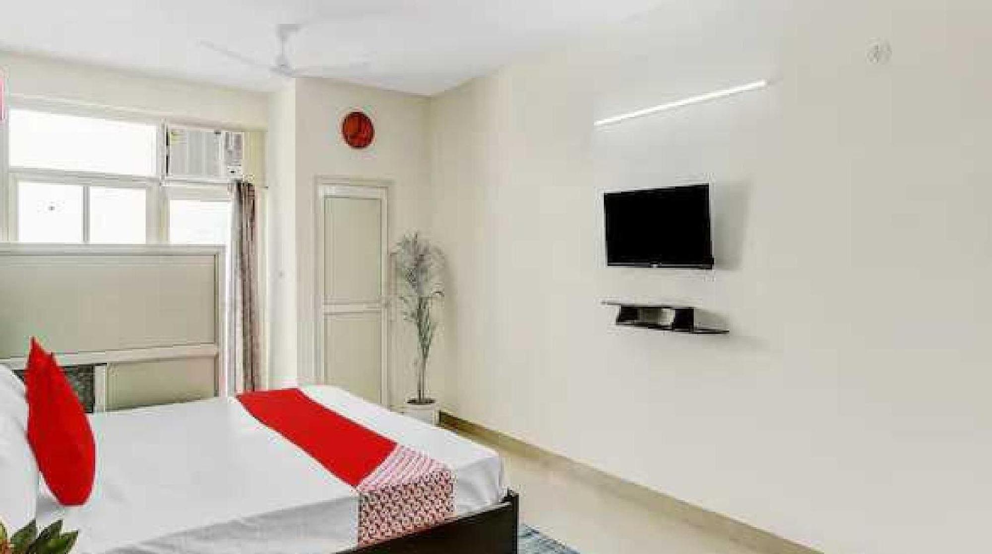 Hotel O Krishna Orchid Near Noida Sector 81 Metro Station מראה חיצוני תמונה