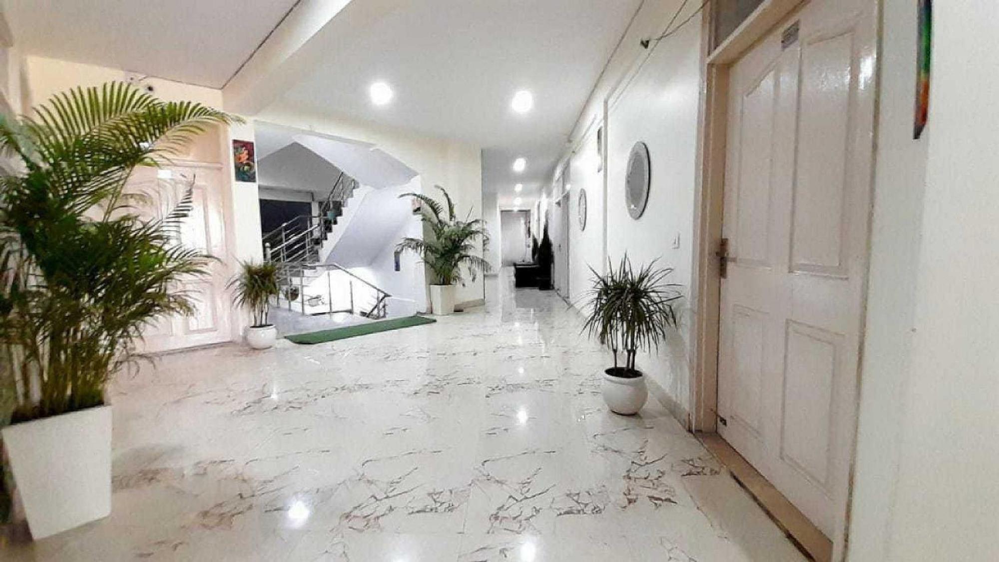 Hotel O Krishna Orchid Near Noida Sector 81 Metro Station מראה חיצוני תמונה